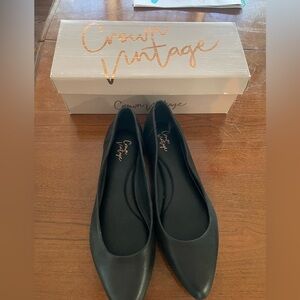 Women’s black flat shoes